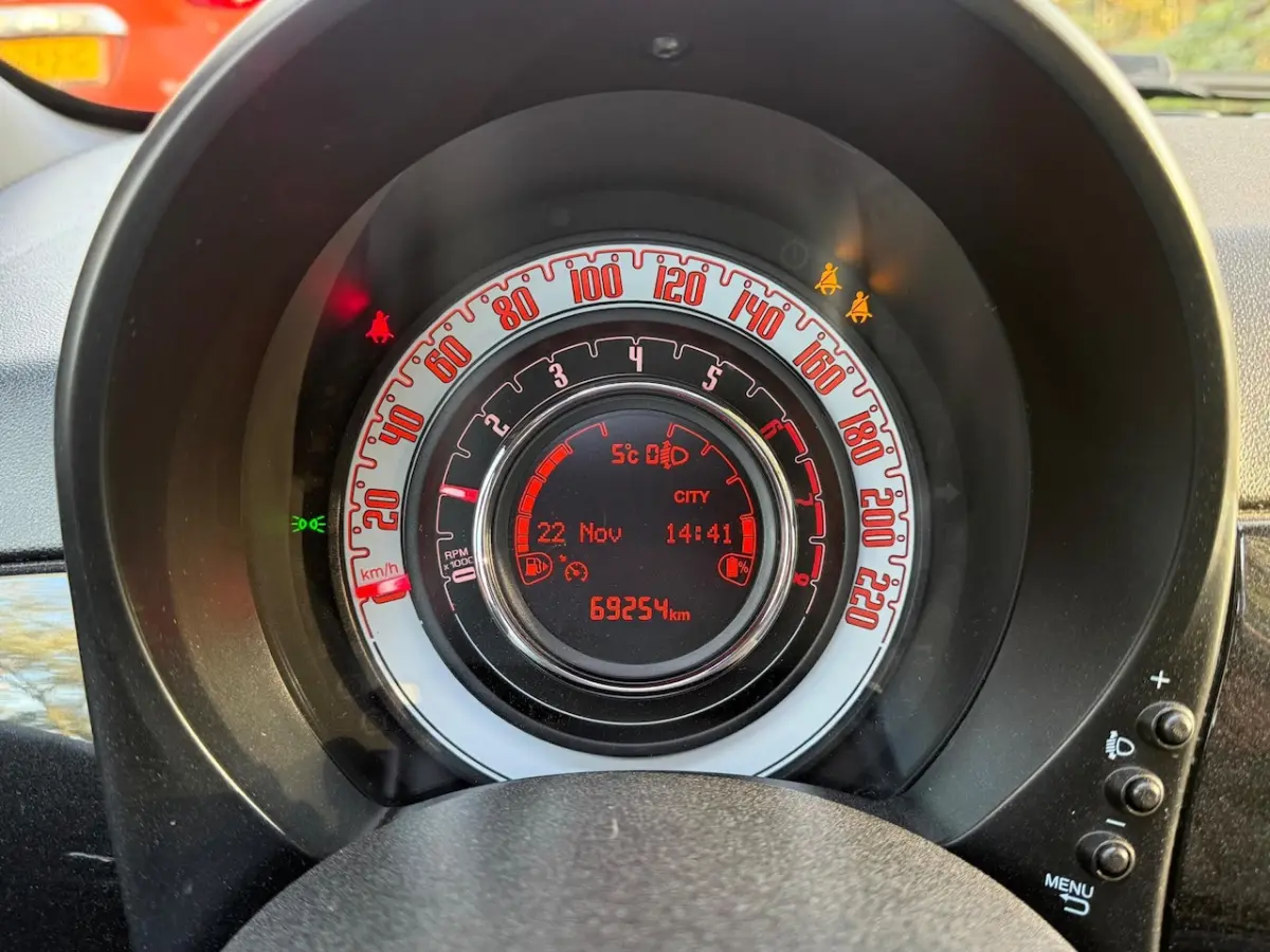 1.0 Hybrid Dolcevita Cabrio 1 Eig.b.j.6-2022 Leer, 15"LM, Carplay , PDC
