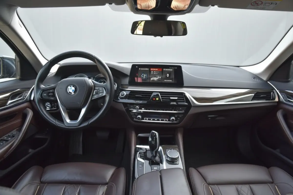 530e iPerformance High Executive | LUXURY LINE