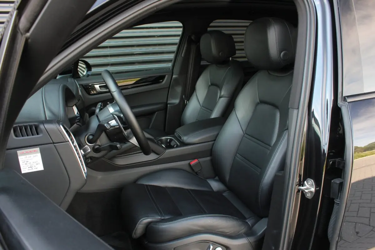 3.0 E-Hybrid FULL BLACK / PANO-DAK / SPORT CHRONO / LUCHTVERING / TREKHAAK / NAVIGATIE/OND