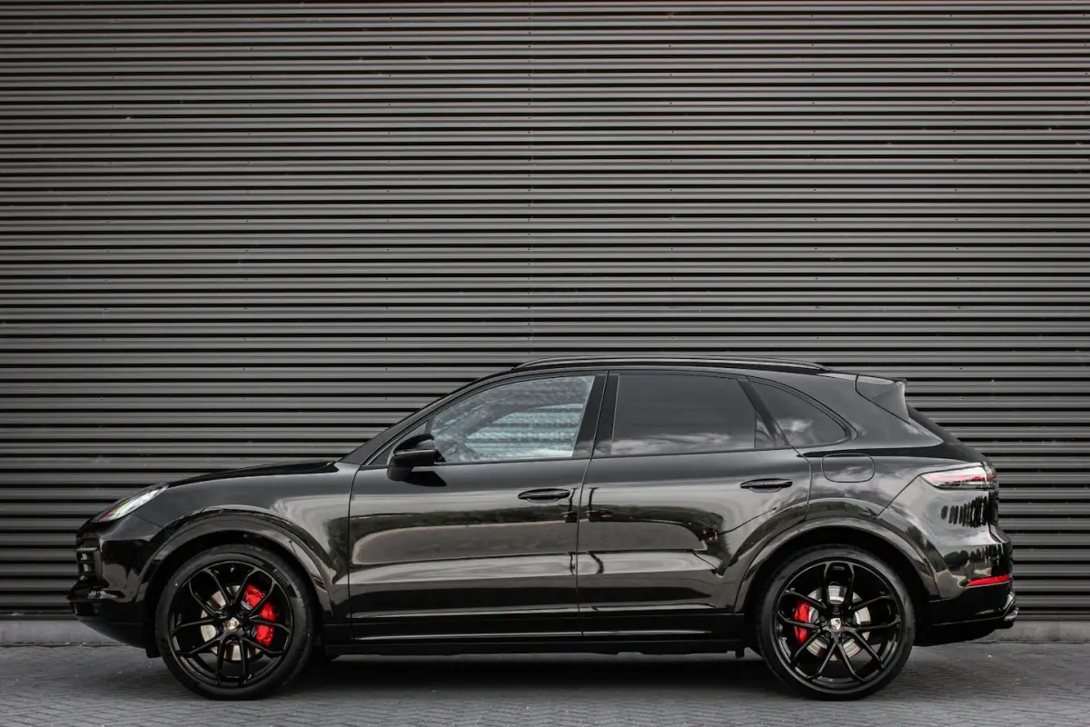 3.0 E-Hybrid FULL BLACK / PANO-DAK / SPORT CHRONO / LUCHTVERING / TREKHAAK / NAVIGATIE/OND
