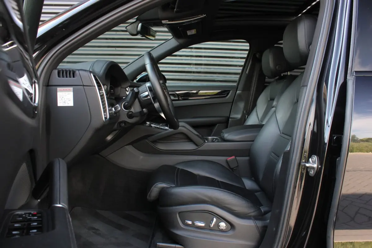 3.0 E-Hybrid FULL BLACK / PANO-DAK / SPORT CHRONO / LUCHTVERING / TREKHAAK / NAVIGATIE/OND
