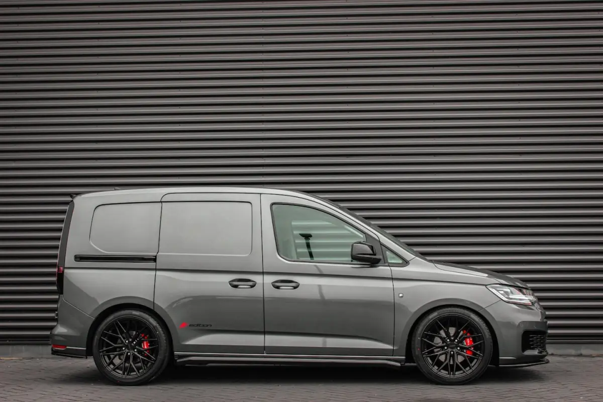2.0 TDI JB- EDITION / MAXTRON / SIDE- BARS / VERLAGING / ELEK- PAKKET / PDC / CAMERA / BLA