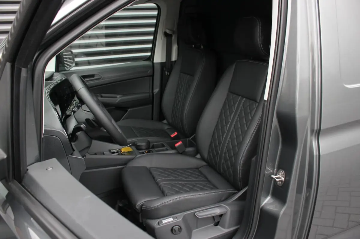 2.0 TDI JB- EDITION / MAXTRON / SIDE- BARS / VERLAGING / ELEK- PAKKET / PDC / CAMERA / BLA