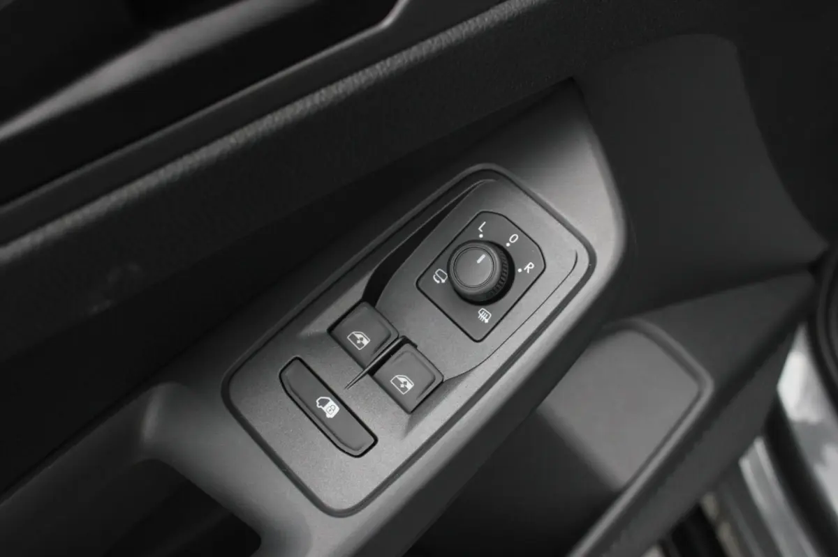 2.0 TDI JB- EDITION / MAXTRON / SIDE- BARS / VERLAGING / ELEK- PAKKET / PDC / CAMERA / BLA