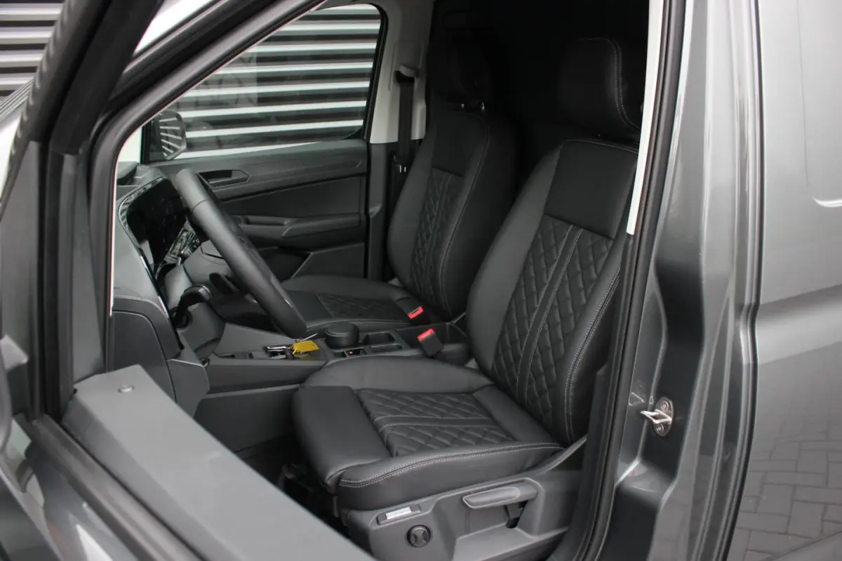 2.0 TDI JB- EDITION / MAXTRON / SIDE- BARS / VERLAGING / ELEK- PAKKET / PDC / CAMERA / BLA
