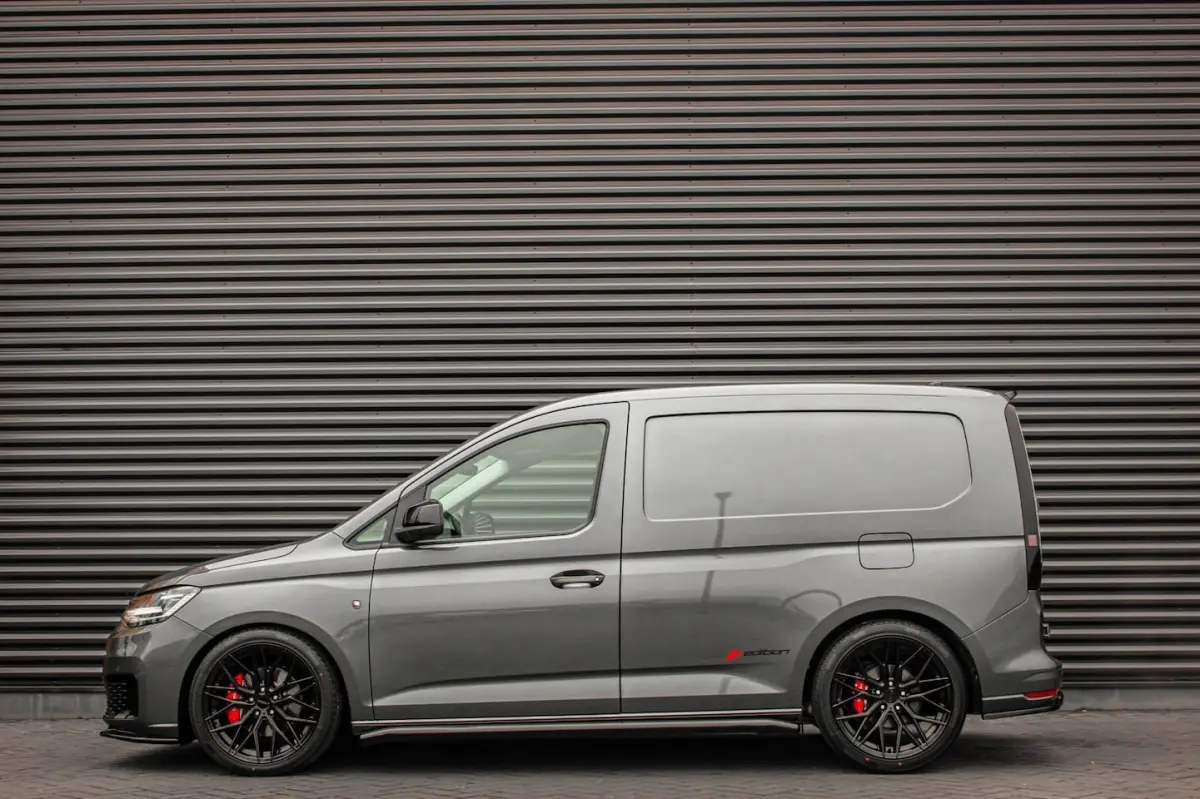 2.0 TDI JB- EDITION / MAXTRON / SIDE- BARS / VERLAGING / ELEK- PAKKET / PDC / CAMERA / BLA