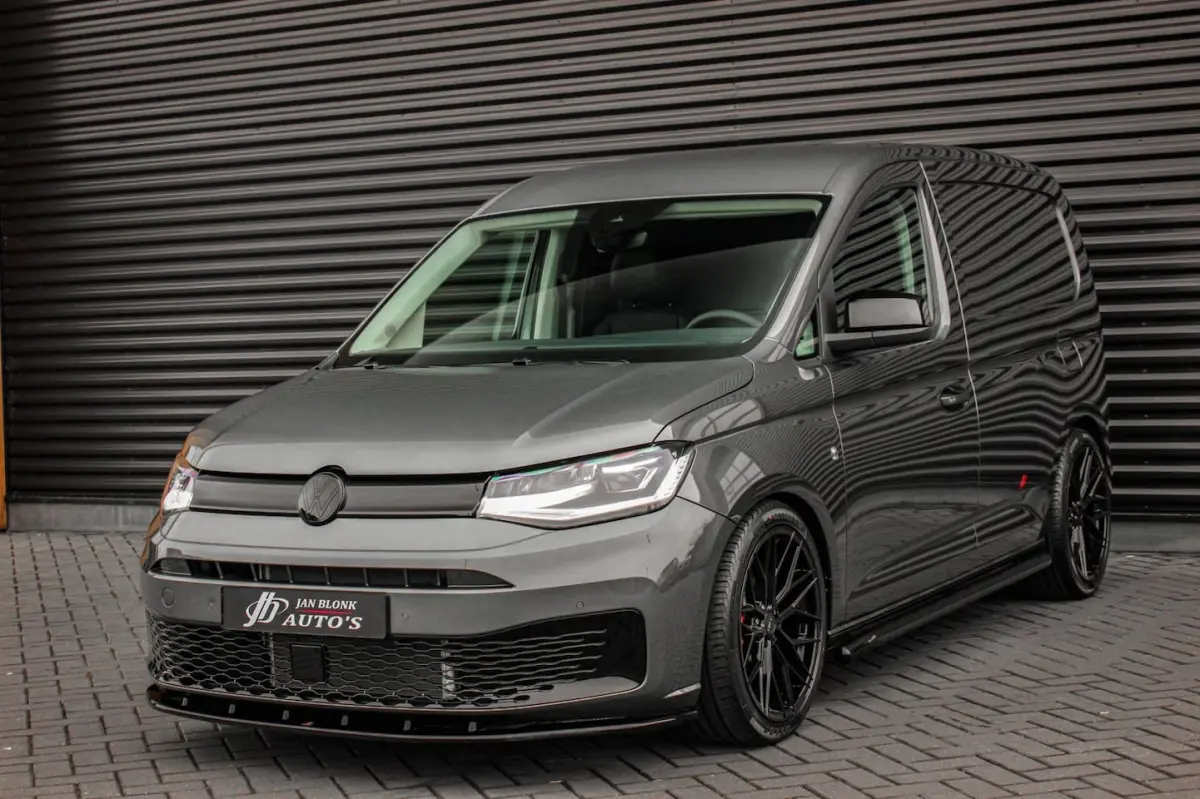 2.0 TDI JB- EDITION / MAXTRON / SIDE- BARS / VERLAGING / ELEK- PAKKET / PDC / CAMERA / BLA
