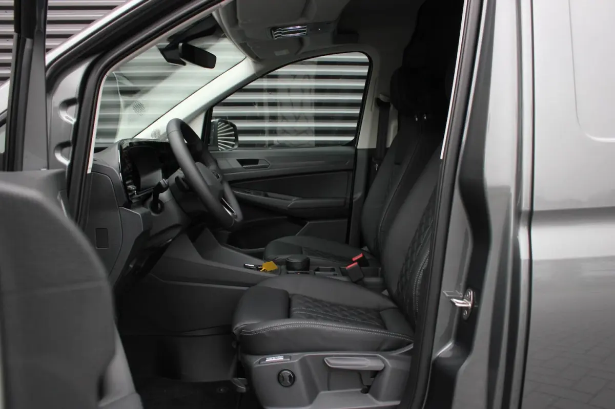 2.0 TDI JB- EDITION / MAXTRON / SIDE- BARS / VERLAGING / ELEK- PAKKET / PDC / CAMERA / BLA