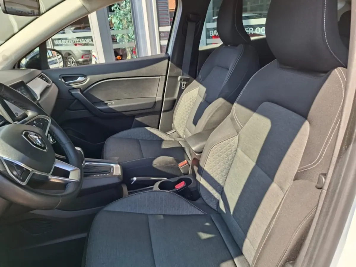 1.6 E-TECH 145 AUTOMAAT BUSINESS ZEN AIRCO NAVI PDC-CAMERA