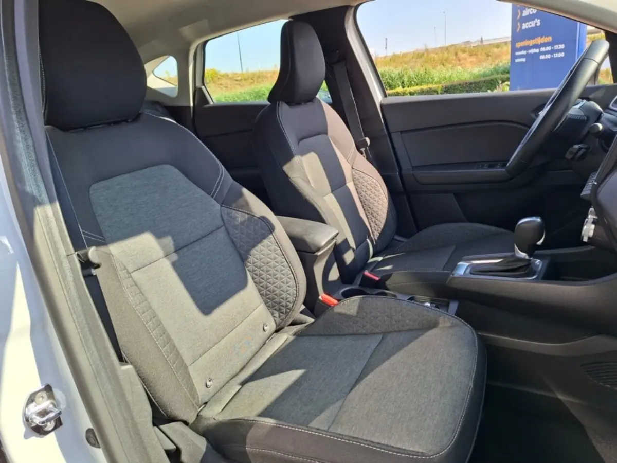 1.6 E-TECH 145 AUTOMAAT BUSINESS ZEN AIRCO NAVI PDC-CAMERA