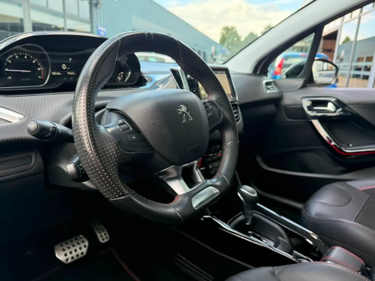 1.2 PURETECH GT-LINE AIRCO PANORAMA NAVI PDC-CAMERA