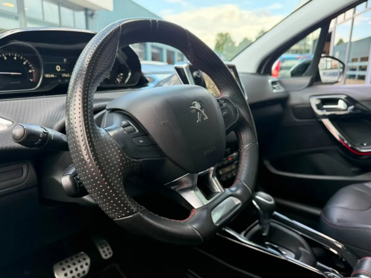 1.2 PURETECH GT-LINE AIRCO PANORAMA NAVI PDC-CAMERA