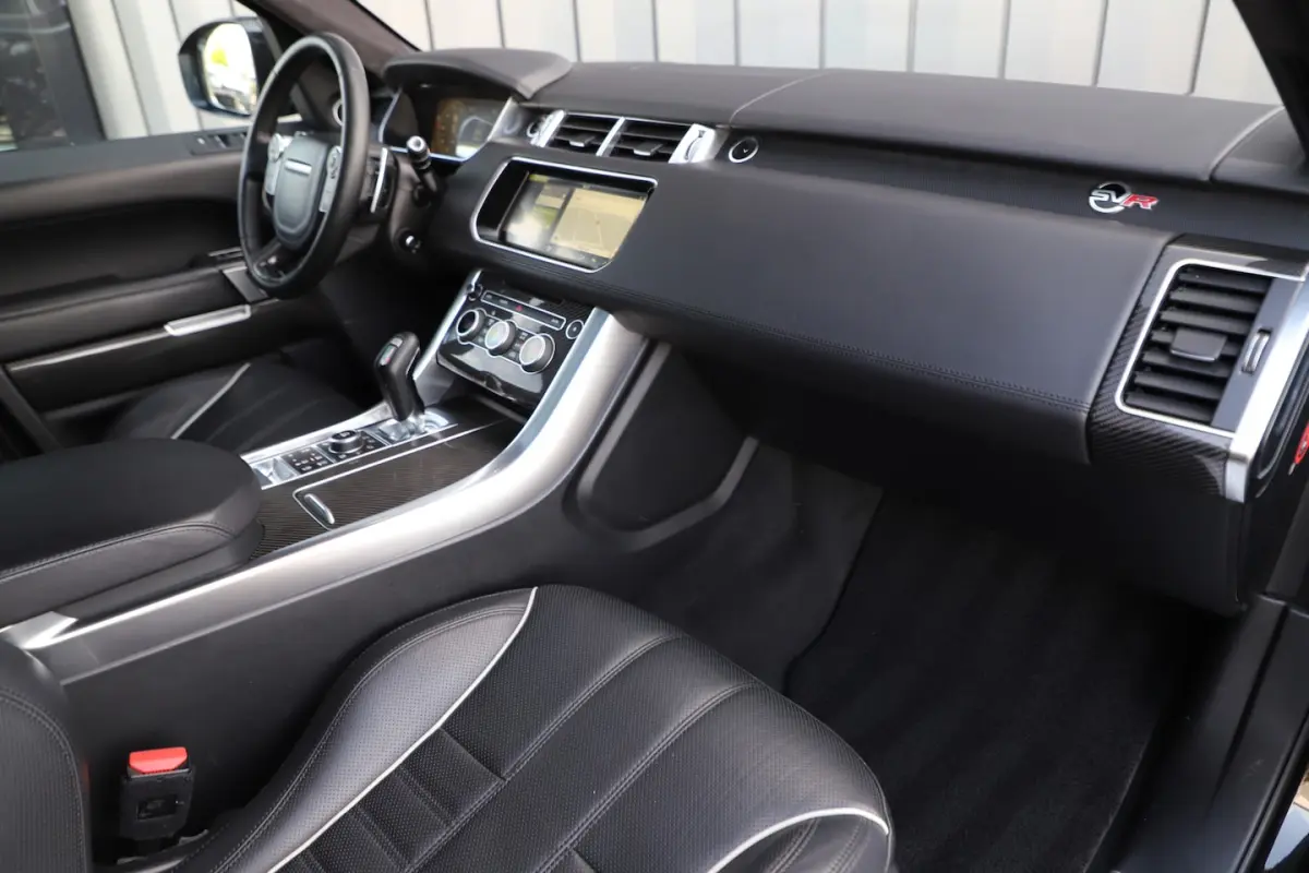 5.0 V8 Supercharged SVR | 550PK | Luchtvering | Keyless-go | Schaalstoelen | Carbon | Meri