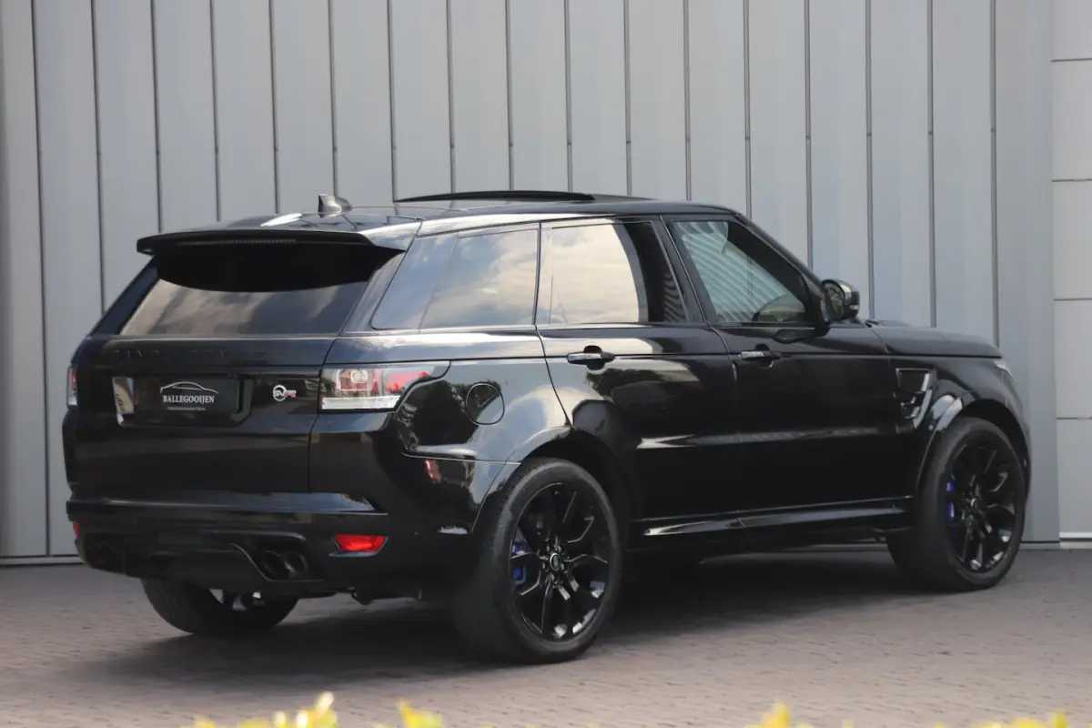 5.0 V8 Supercharged SVR | 550PK | Luchtvering | Keyless-go | Schaalstoelen | Carbon | Meri