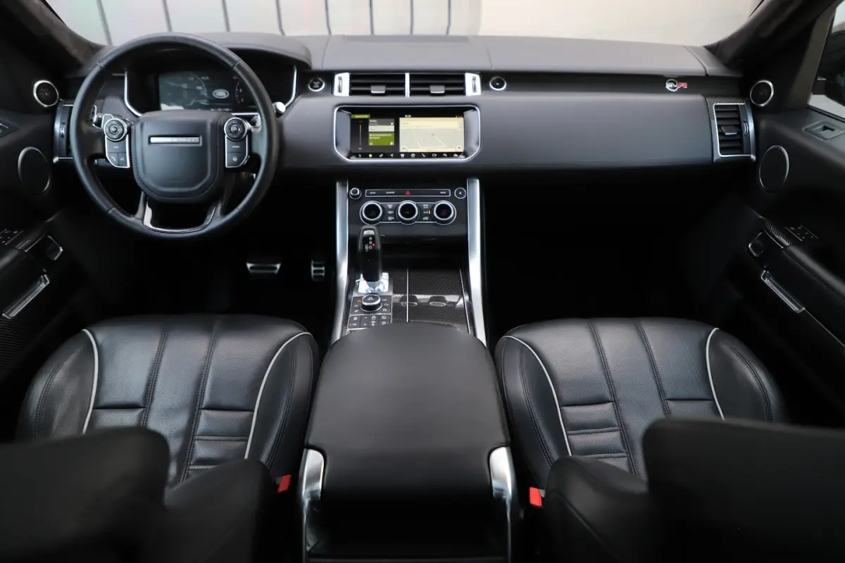 5.0 V8 Supercharged SVR | 550PK | Luchtvering | Keyless-go | Schaalstoelen | Carbon | Meri