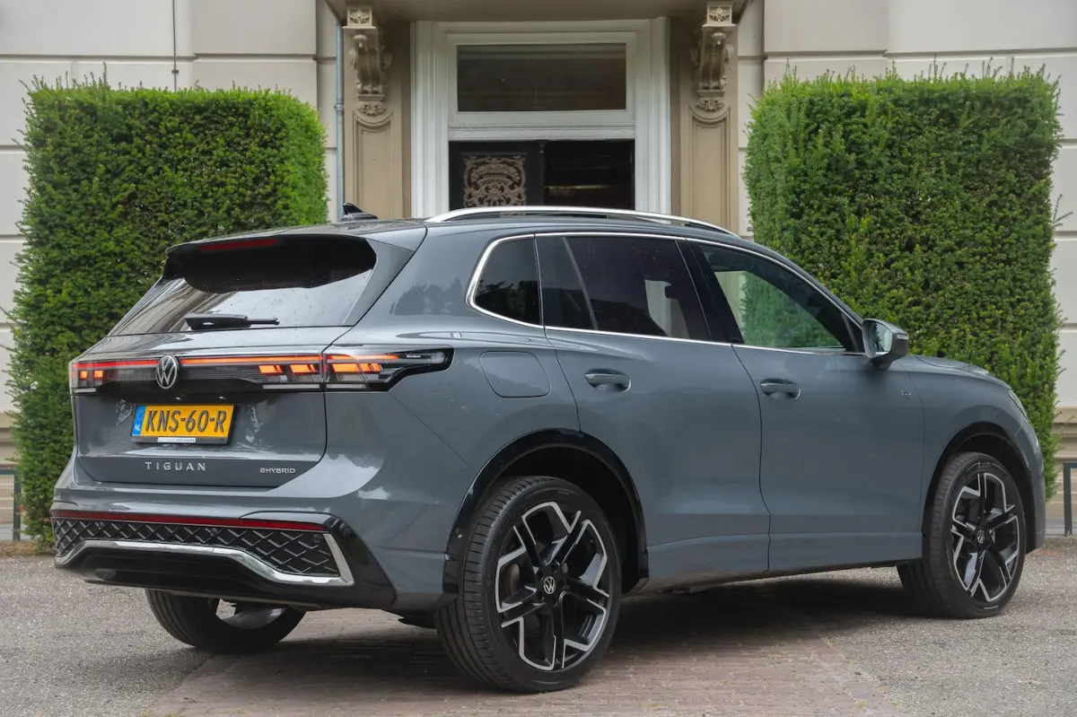 1.5 eHybrid R-Line Edition PANO | 360 CAM | MASSAGE | CARPLAY | KUIPSTOELEN