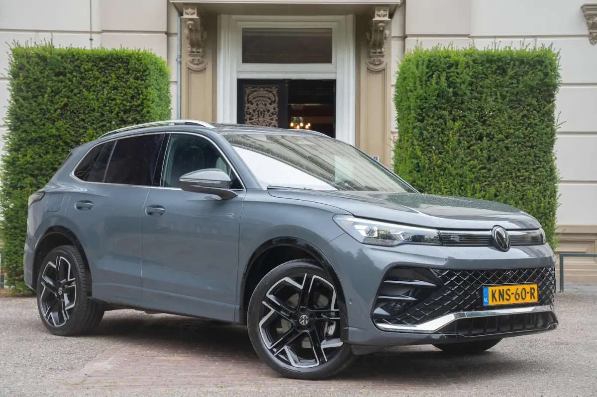 1.5 eHybrid R-Line Edition PANO | 360 CAM | MASSAGE | CARPLAY | KUIPSTOELEN