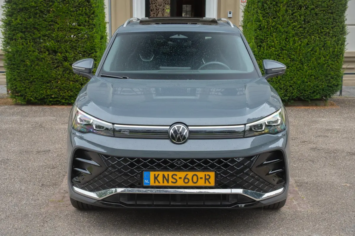 1.5 eHybrid R-Line Edition PANO | 360 CAM | MASSAGE | CARPLAY | KUIPSTOELEN