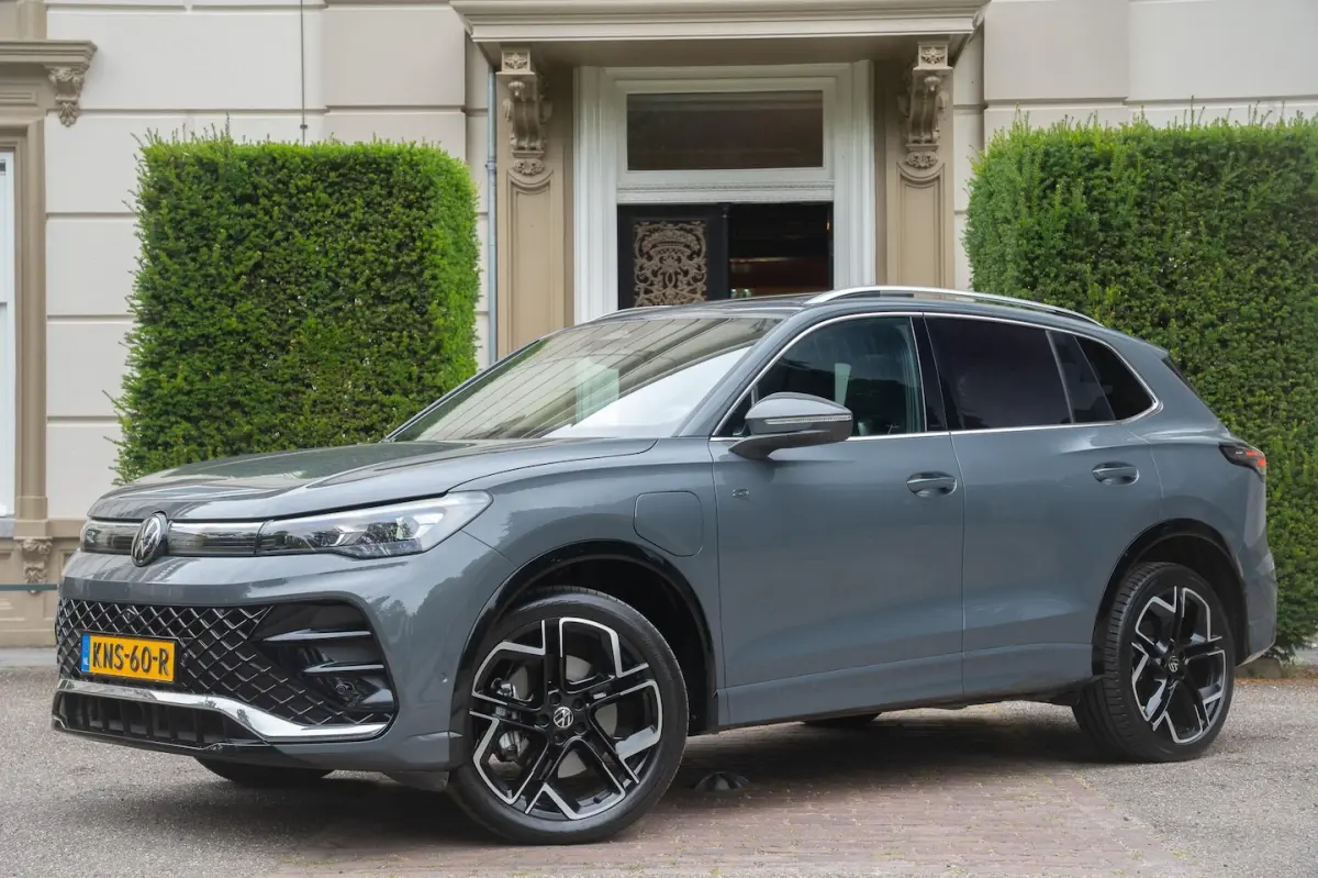 1.5 eHybrid R-Line Edition PANO | 360 CAM | MASSAGE | CARPLAY | KUIPSTOELEN