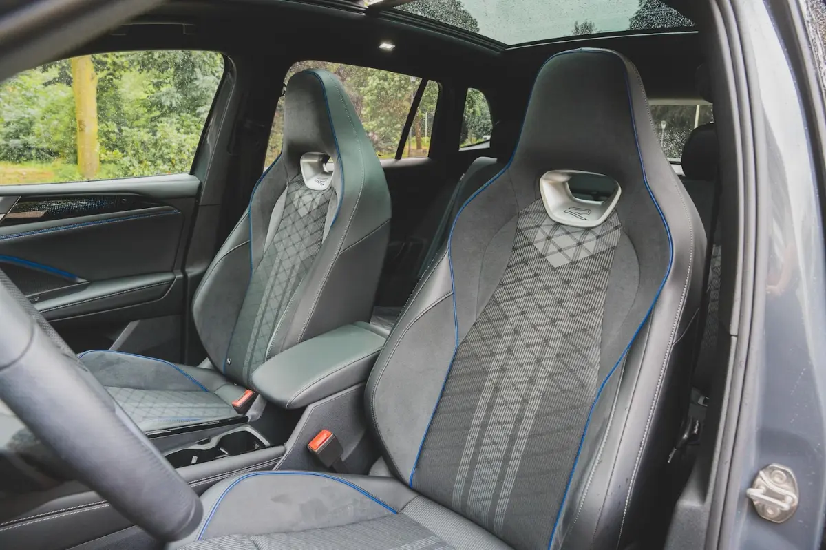 1.5 eHybrid R-Line Edition PANO | 360 CAM | MASSAGE | CARPLAY | KUIPSTOELEN