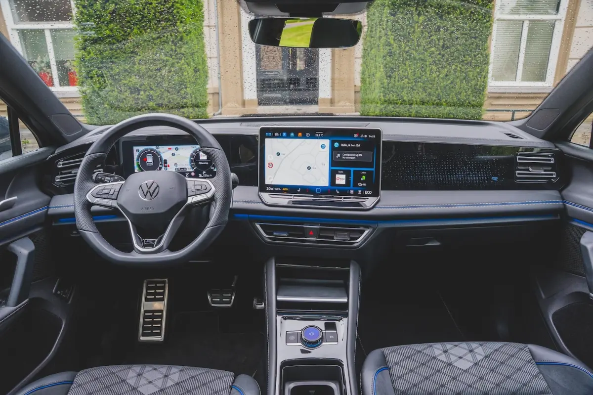 1.5 eHybrid R-Line Edition PANO | 360 CAM | MASSAGE | CARPLAY | KUIPSTOELEN