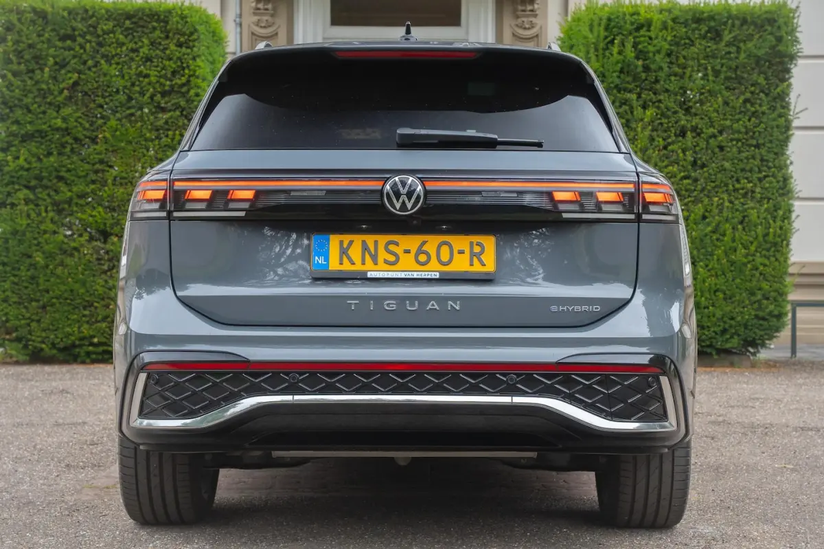 1.5 eHybrid R-Line Edition PANO | 360 CAM | MASSAGE | CARPLAY | KUIPSTOELEN