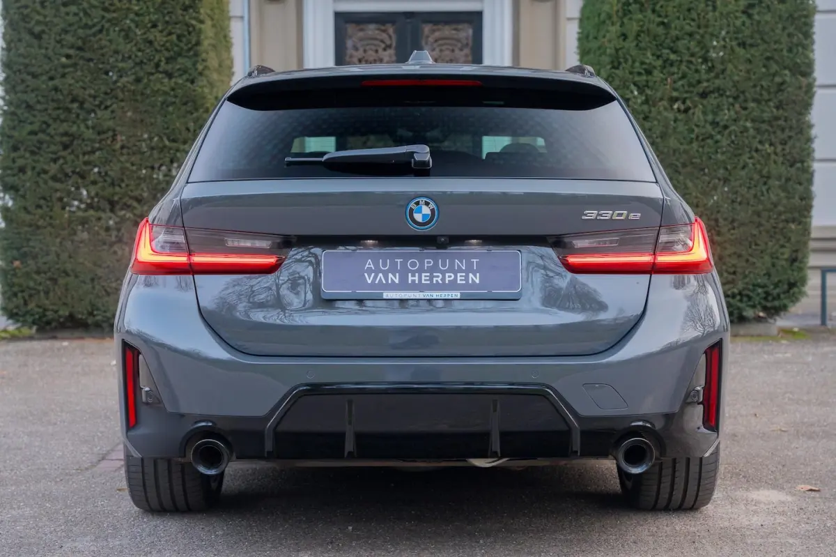 330e High Executive TREKHAAK | PANO | 360 CAM | CARBON | DRAVITGRAU | FULL OPTION
