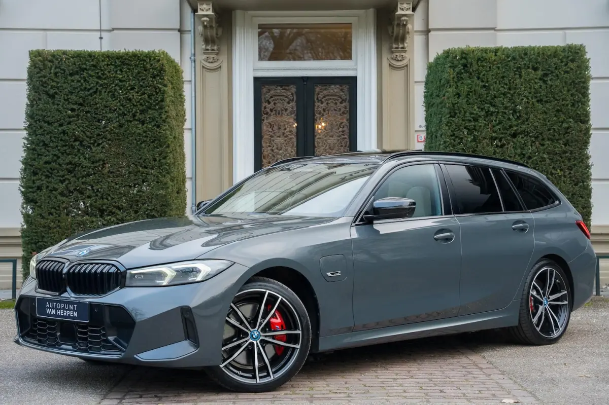 330e High Executive TREKHAAK | PANO | 360 CAM | CARBON | DRAVITGRAU | FULL OPTION