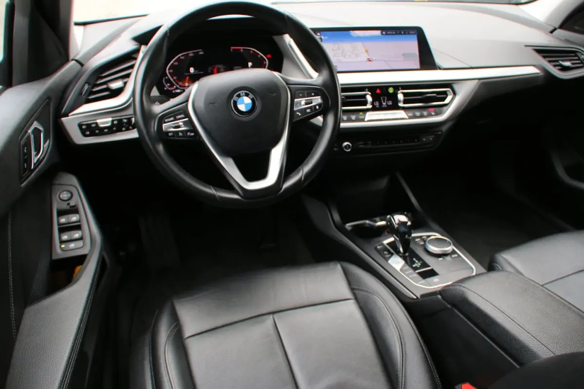 118i High Executive Edition DEALER OND. NL-AUTO NAP