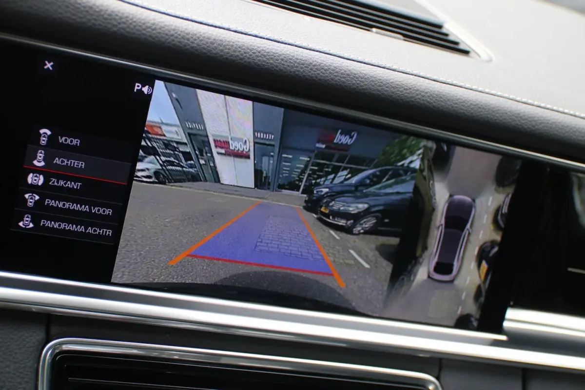 2.9 4 E-Hybrid PANO-DAK SOFT CLOSE VOL