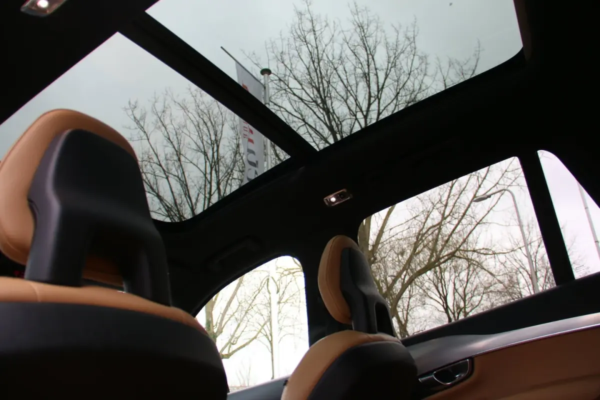2.0 T8 Twin Engine AWD R-Design PANO-DAK NL-AUTO NAP