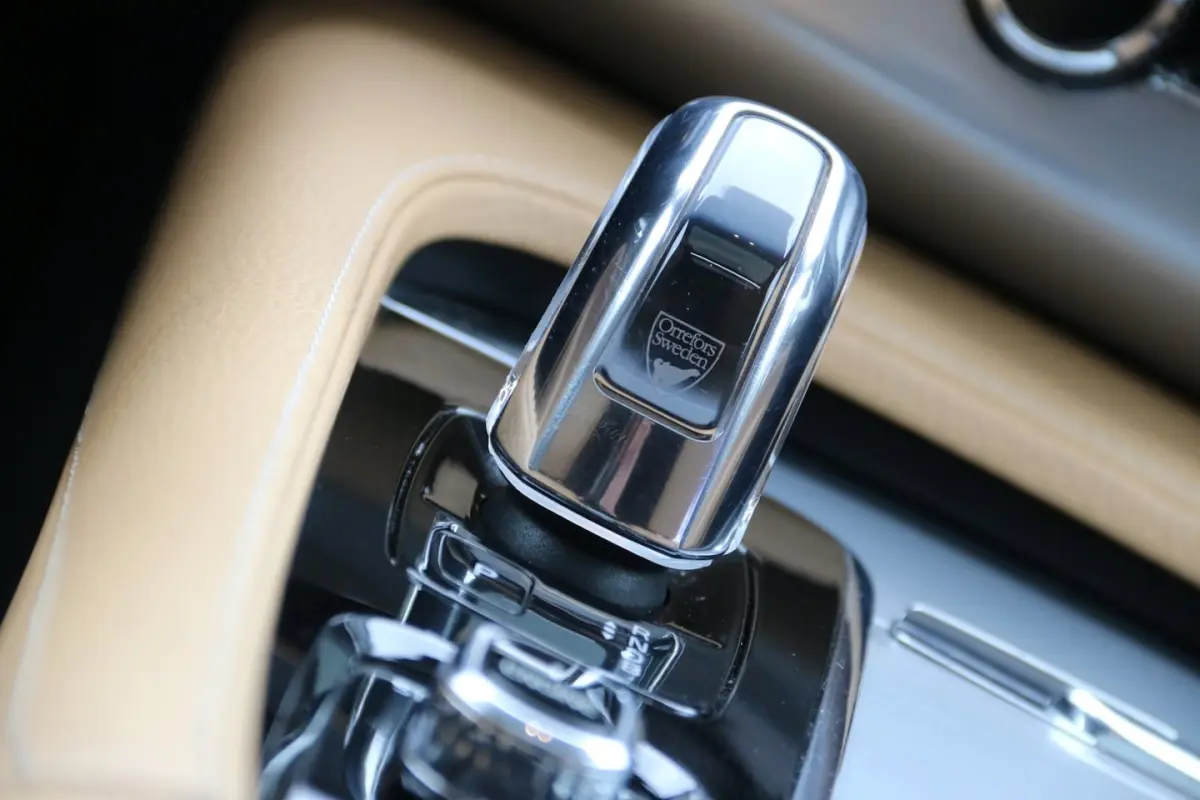 2.0 T8 Twin Engine AWD R-Design PANO-DAK NL-AUTO NAP