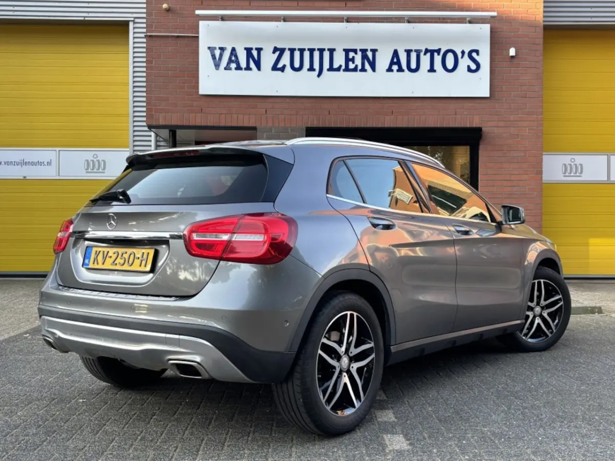 180 Prestige Aut Panorama HarmanKardon Trekhaak Camera Leder 18''
