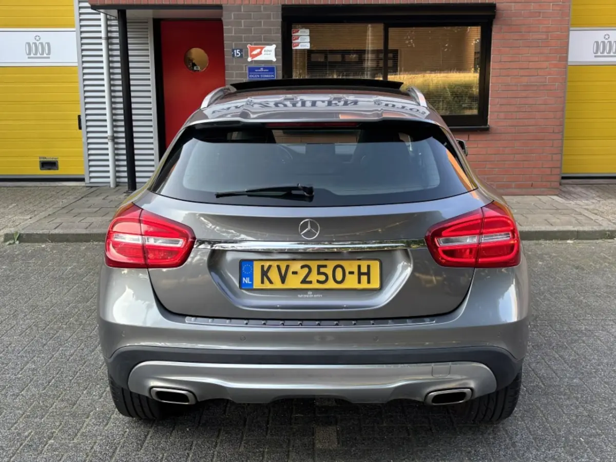 180 Prestige Aut Panorama HarmanKardon Trekhaak Camera Leder 18''