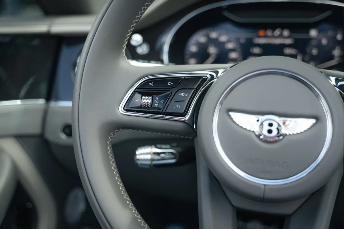 6.0 W12 Speed Carbon | head-up | Soundsystem