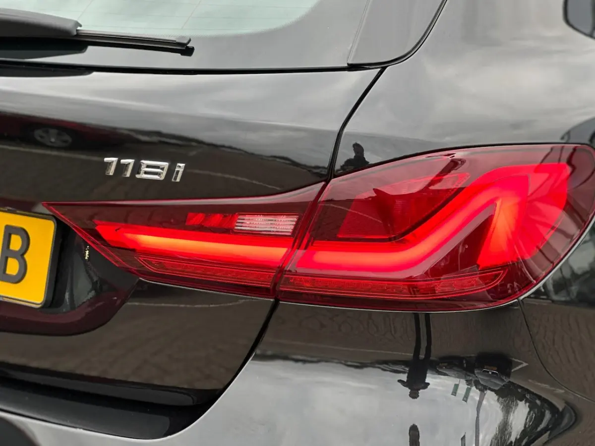 118i Business Edition Plus/CAMERA/APP-CONNECT/LEDER/NL-AUTO NAP