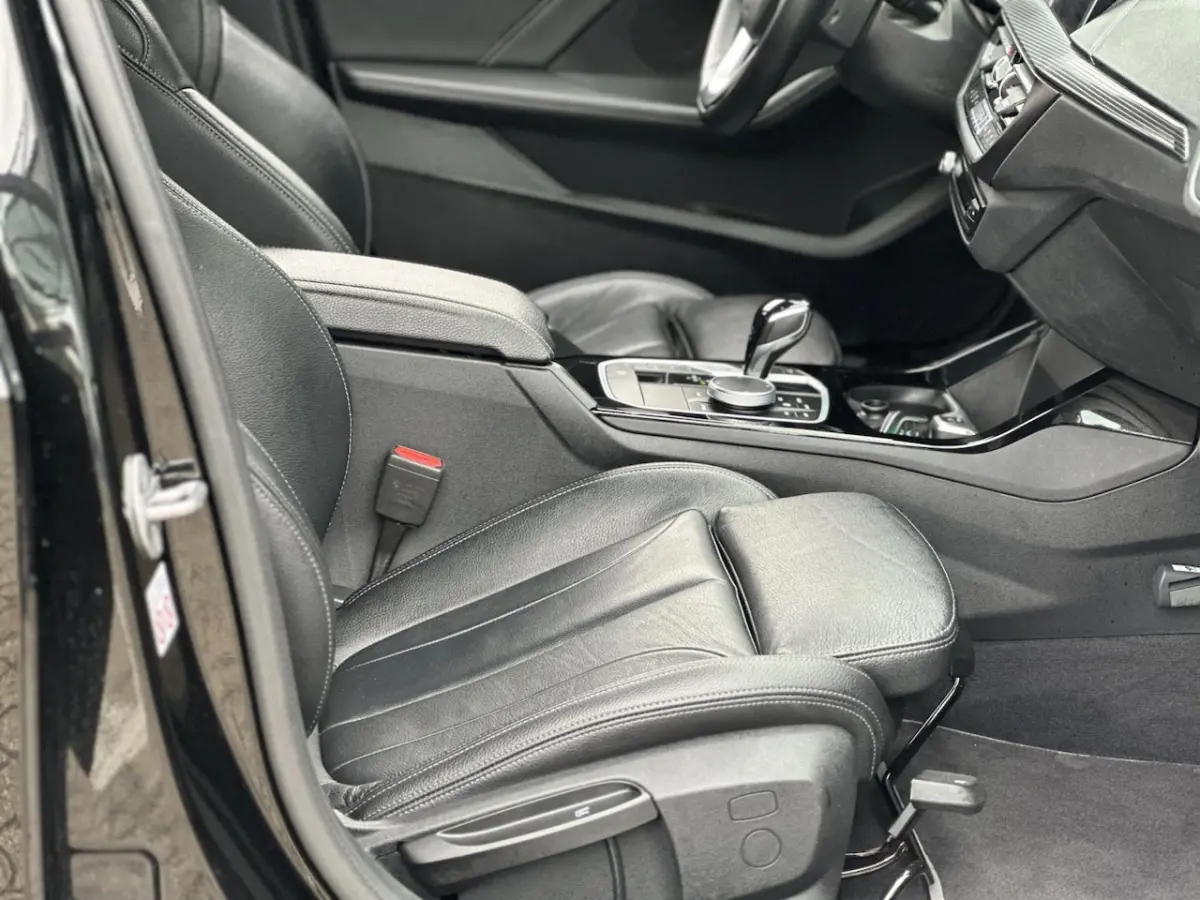 118i Business Edition Plus/CAMERA/APP-CONNECT/LEDER/NL-AUTO NAP