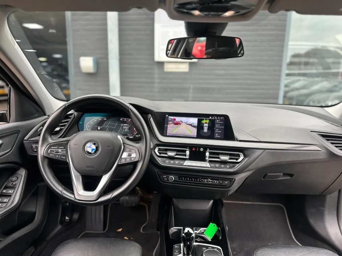 118i Business Edition Plus/CAMERA/APP-CONNECT/LEDER/NL-AUTO NAP