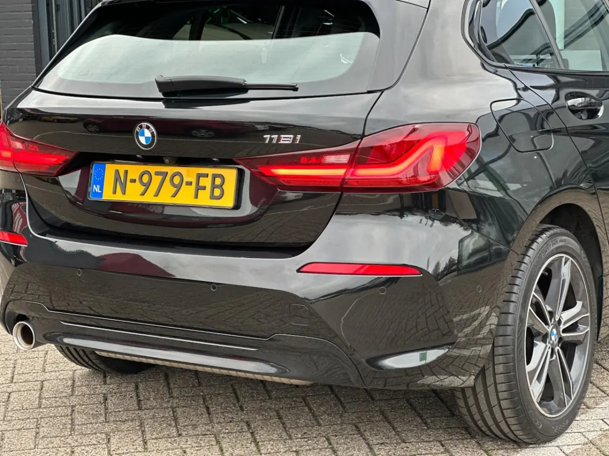 118i Business Edition Plus/CAMERA/APP-CONNECT/LEDER/NL-AUTO NAP