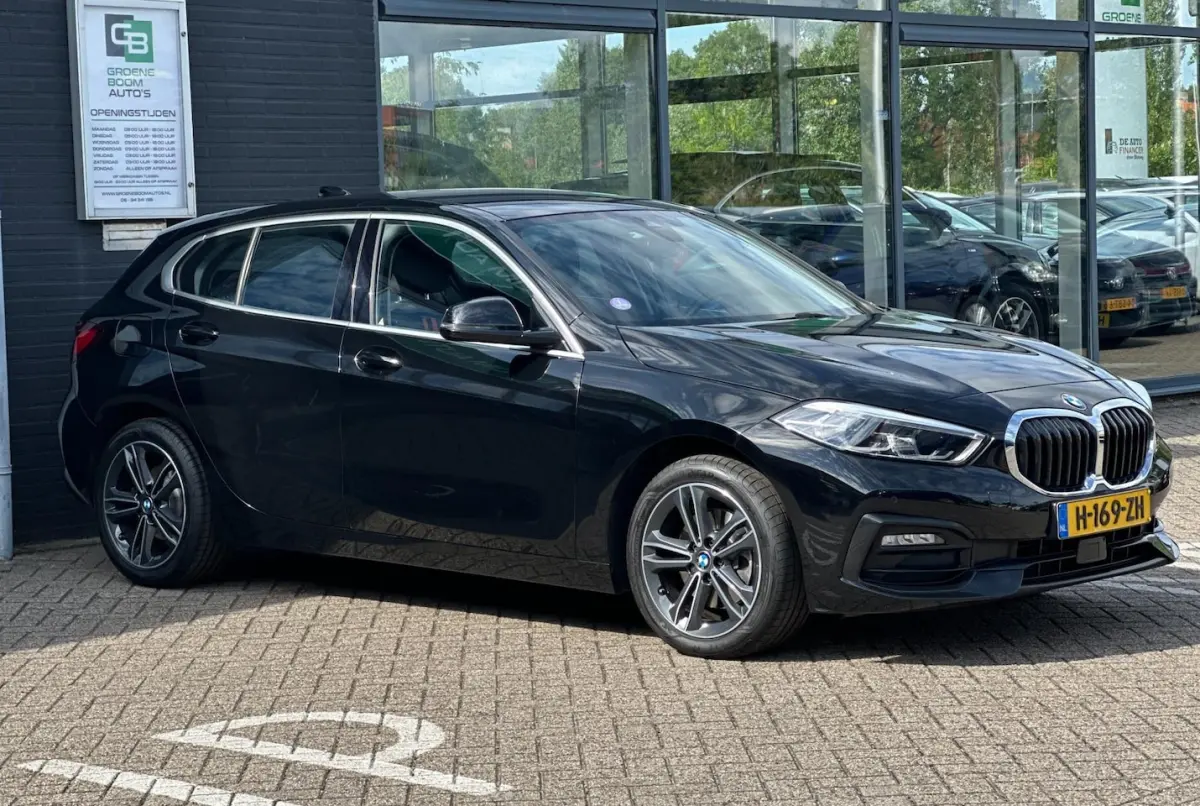 118i Executive Edition/1STE EIG/NAVI/CARPLAY/LED/NL AUTO NAP