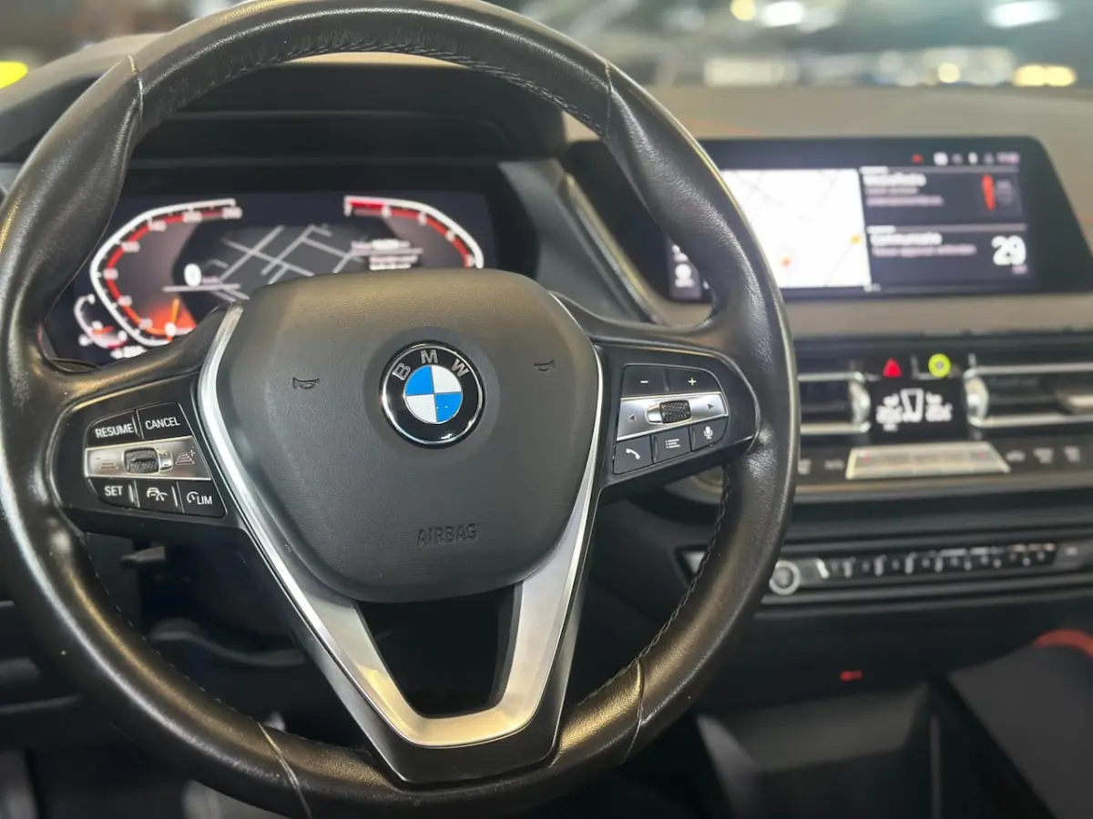 118i Executive Edition/1STE EIG/NAVI/CARPLAY/LED/NL AUTO NAP