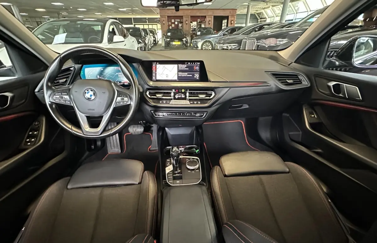 118i Executive Edition/1STE EIG/NAVI/CARPLAY/LED/NL AUTO NAP