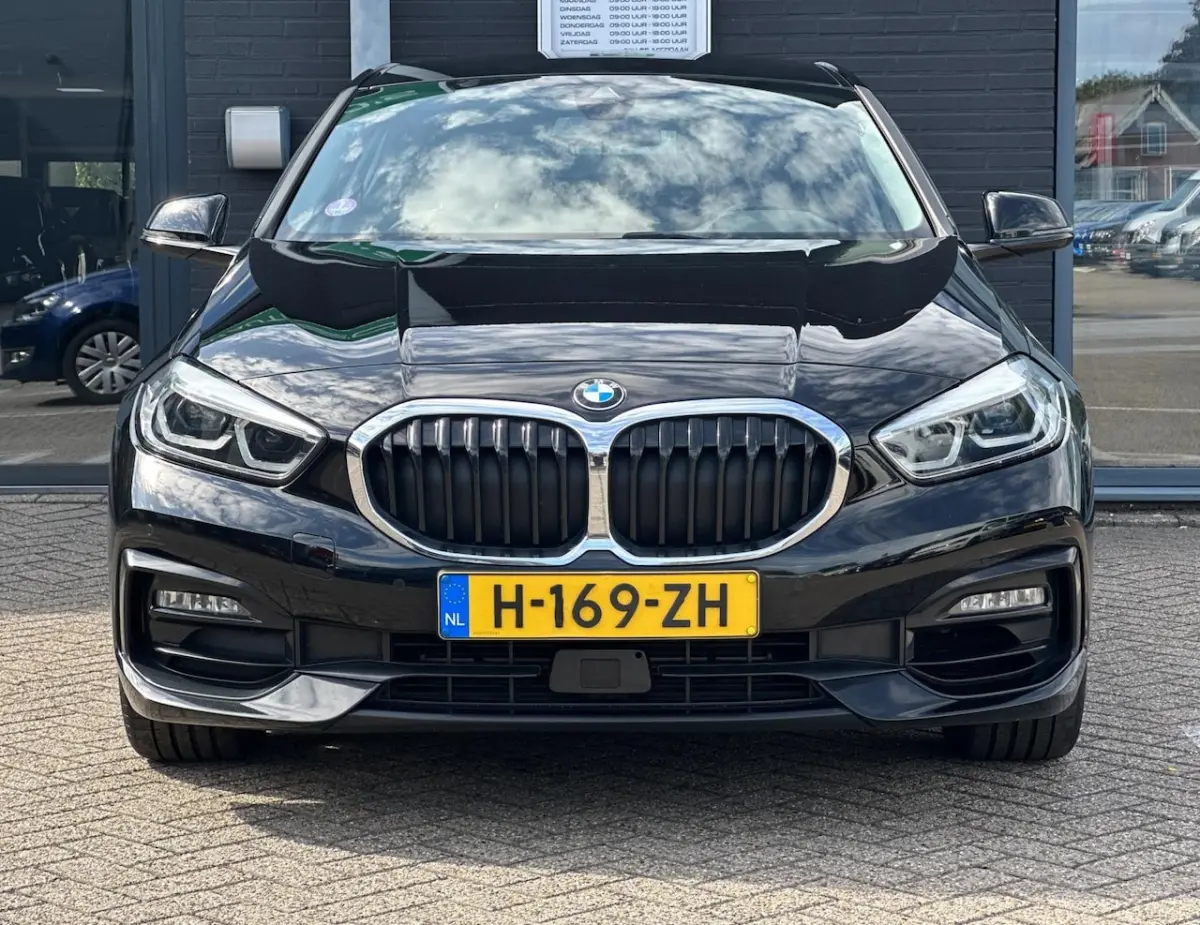 118i Executive Edition/1STE EIG/NAVI/CARPLAY/LED/NL AUTO NAP