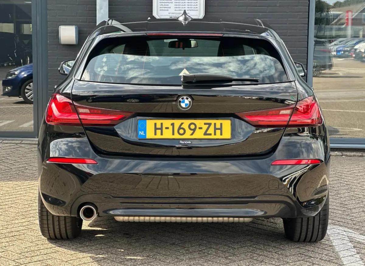 118i Executive Edition/1STE EIG/NAVI/CARPLAY/LED/NL AUTO NAP