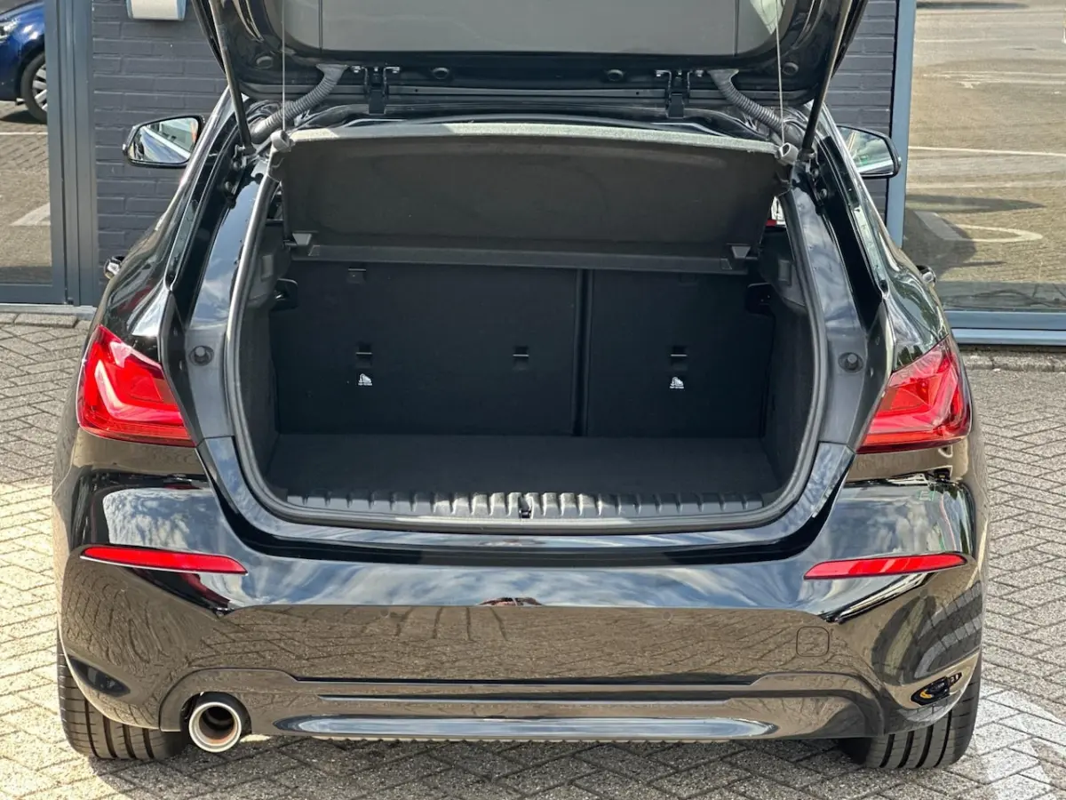118i Executive Edition/1STE EIG/NAVI/CARPLAY/LED/NL AUTO NAP