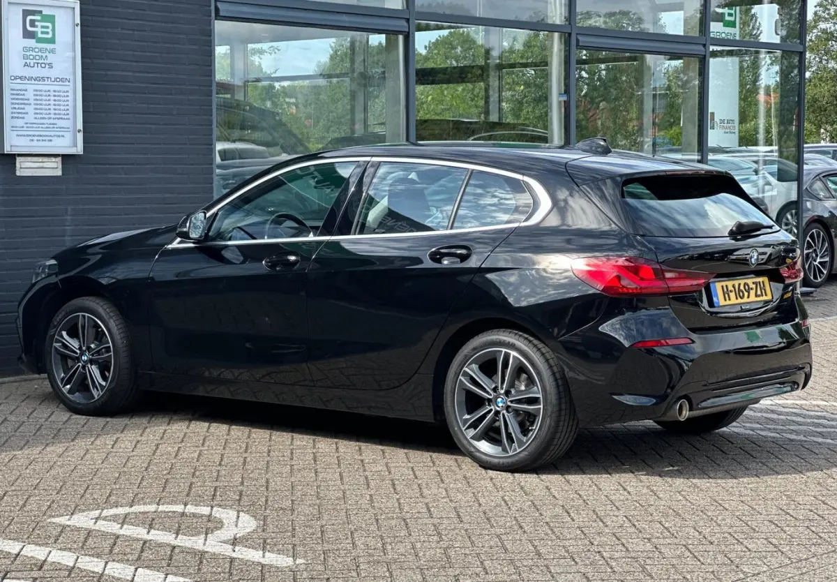118i Executive Edition/1STE EIG/NAVI/CARPLAY/LED/NL AUTO NAP