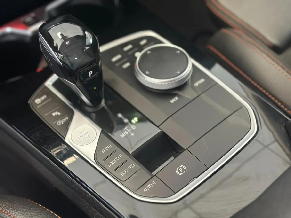 118i Executive Edition/1STE EIG/NAVI/CARPLAY/LED/NL AUTO NAP