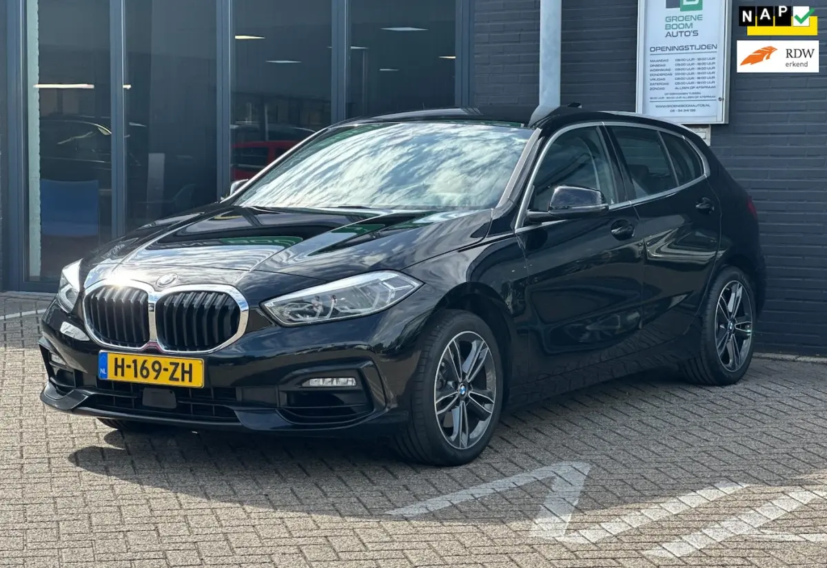 118i Executive Edition/1STE EIG/NAVI/CARPLAY/LED/NL AUTO NAP