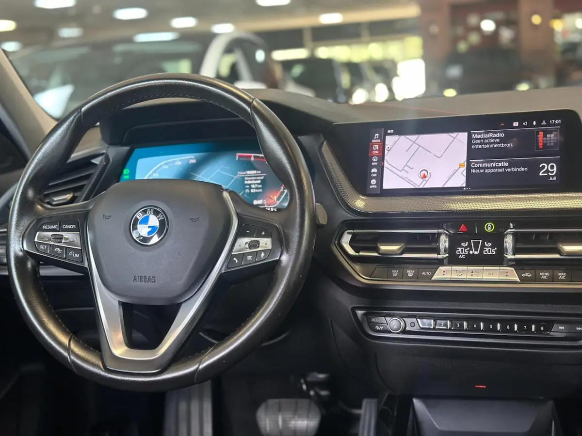 118i Executive Edition/1STE EIG/NAVI/CARPLAY/LED/NL AUTO NAP