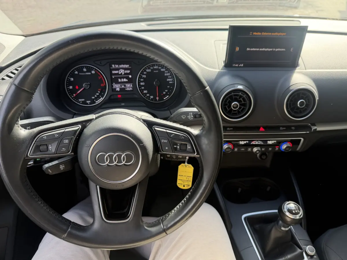 1.0 TFSI Design Pro Line Bj 2017 Navi, Cruise, Clima, Camera 116PK Dealer onderhouden